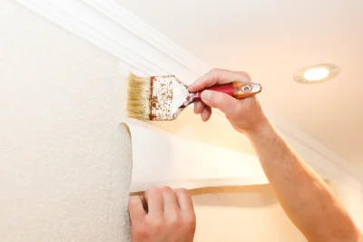 Pose de papier peint à Escoire — revêtements muraux et toiles de verre